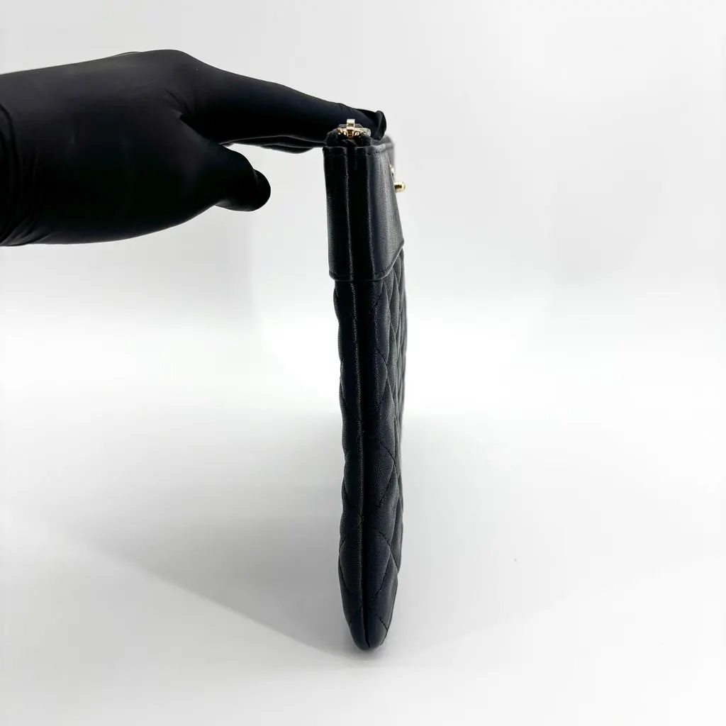 Chanel CC Turn-Lock Quilted O-Case Clutch Bag Navy Gold Hardware Gold Leather Very good - Box View