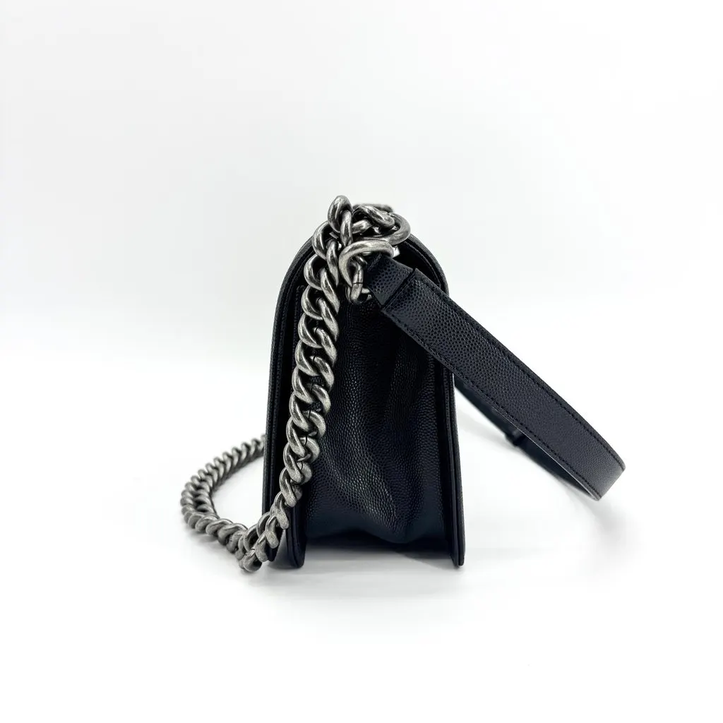 Chanel Boy Flap Bag Medium Black Caviar Vintage Silver Hardware Black Leather Very good - Model View