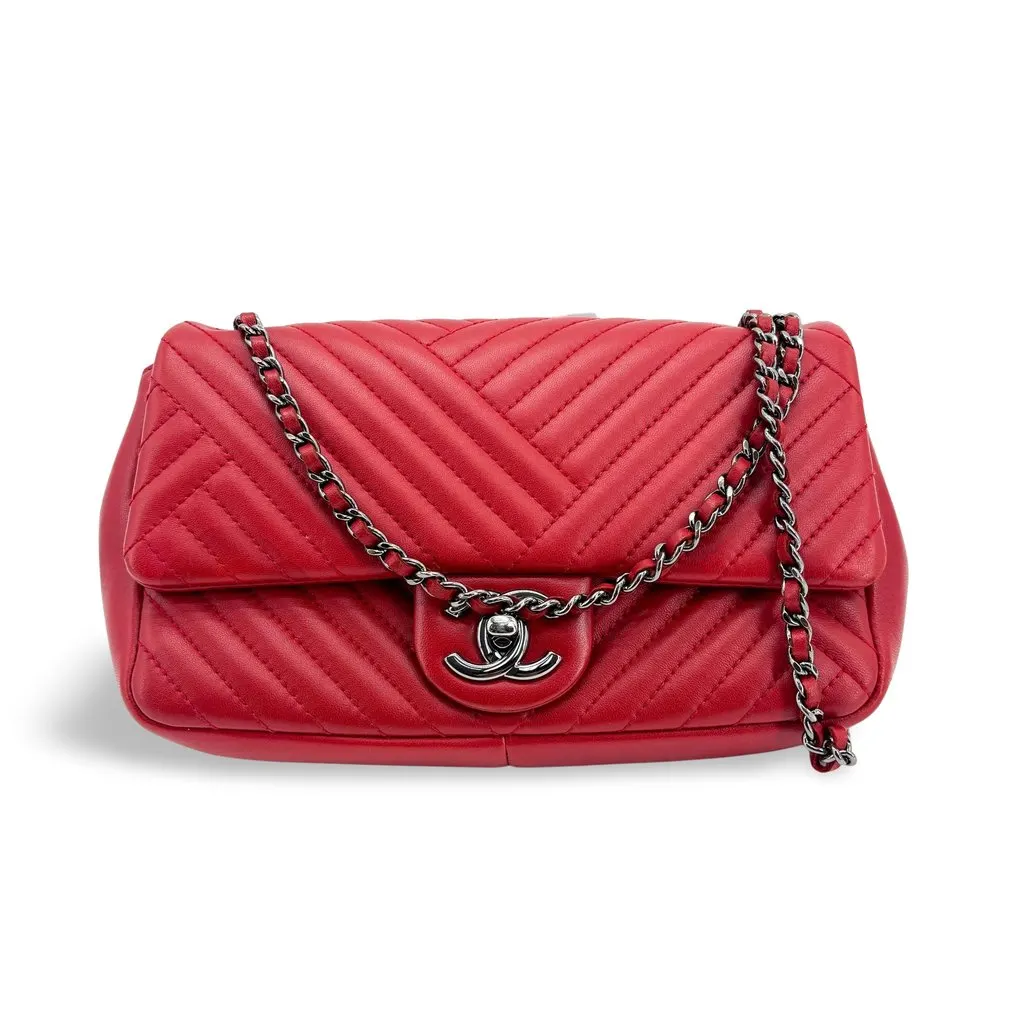 Chanel Chevron Coco Mark Flap Shoulder Bag Red Silver Hardware Red Leather Very good - Front View