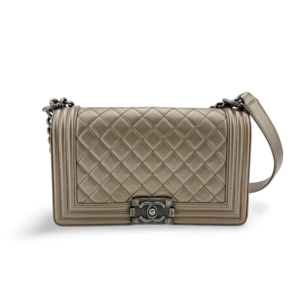 Chanel Boy Bag Medium Metallic Gray Caviar Vintage Silver Hardware MultiColor Leather Very good - Front View