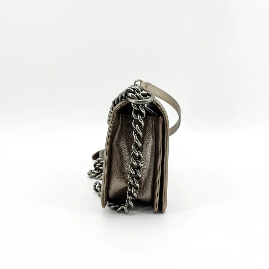 Chanel Boy Bag Medium Metallic Gray Caviar Vintage Silver Hardware MultiColor Leather Very good - Model View