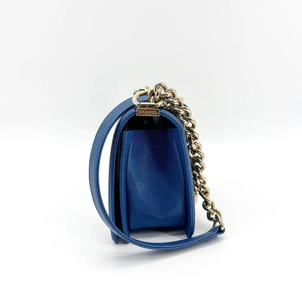 Chanel Boy Medium Flap Bag Champagne Gold Blue Caviar Blue Leather Very good - Model View
