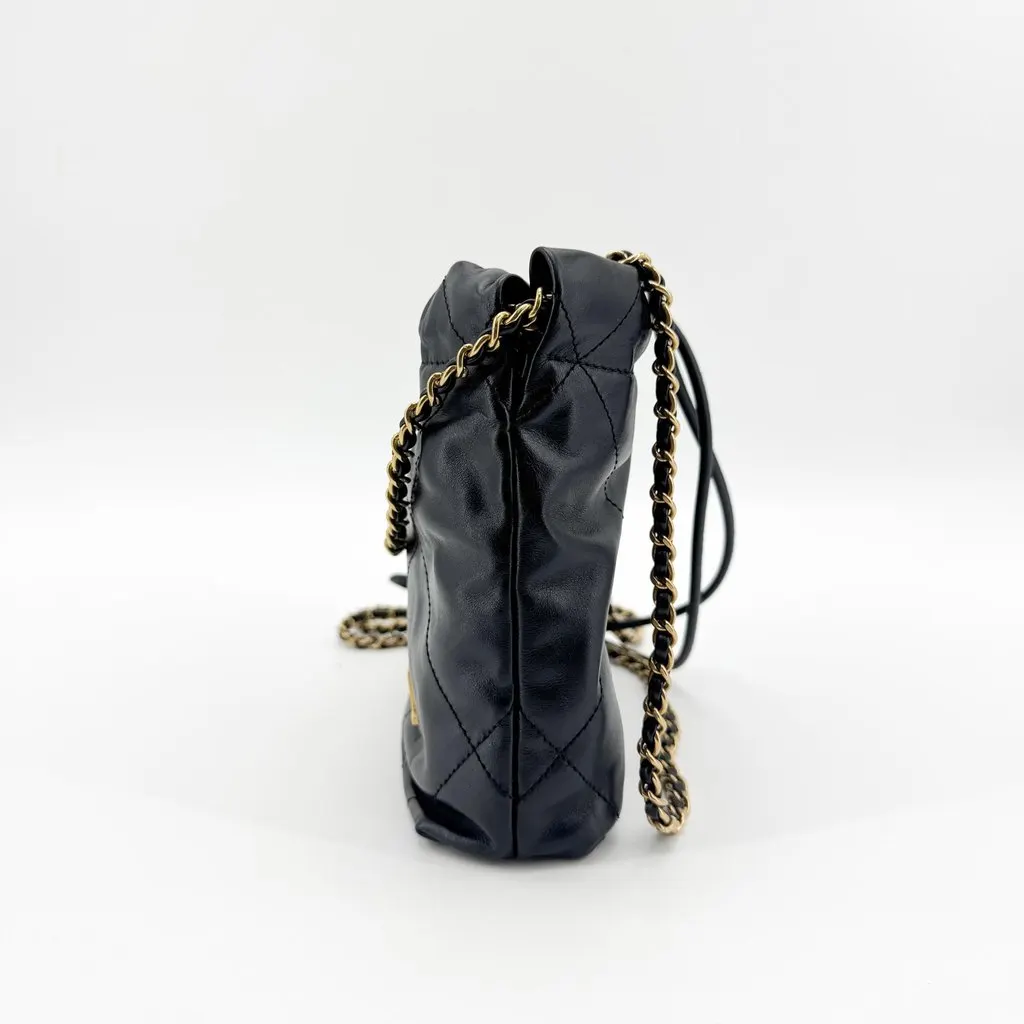 Chanel 22 Mini Bag Black Gold Hardware Black Leather Very good - Model View