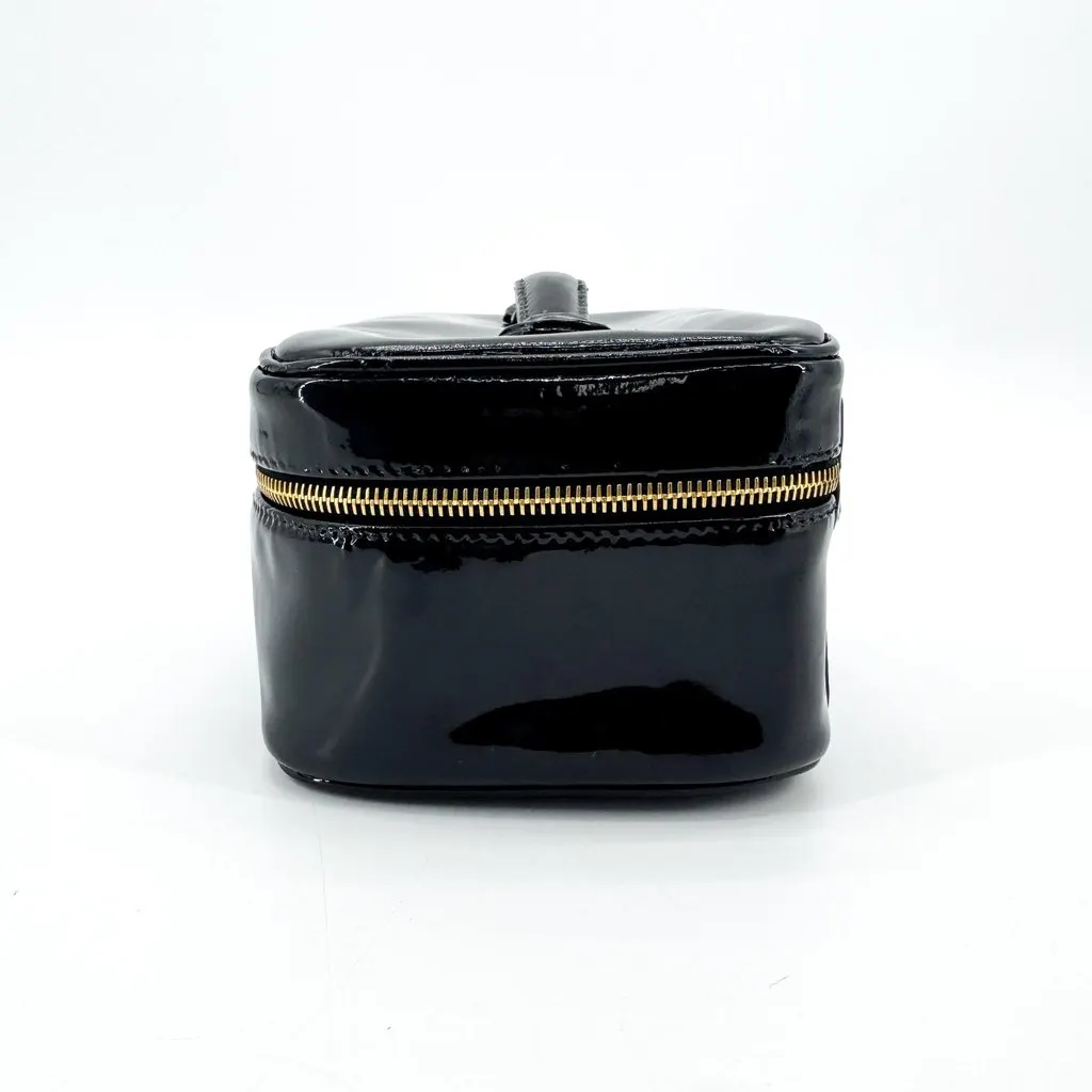 Chanel Vintage Patent Cosmetic Vanity Bag Gold Black Black Leather Very good - Model View