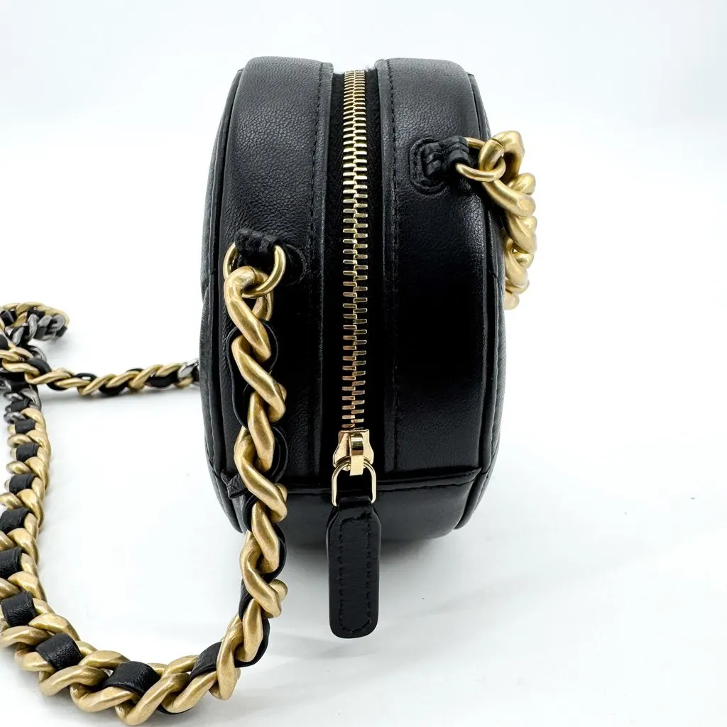 Chanel 19 Round Clutch with Chain Lambskin Black Black Leather Very good - Model View
