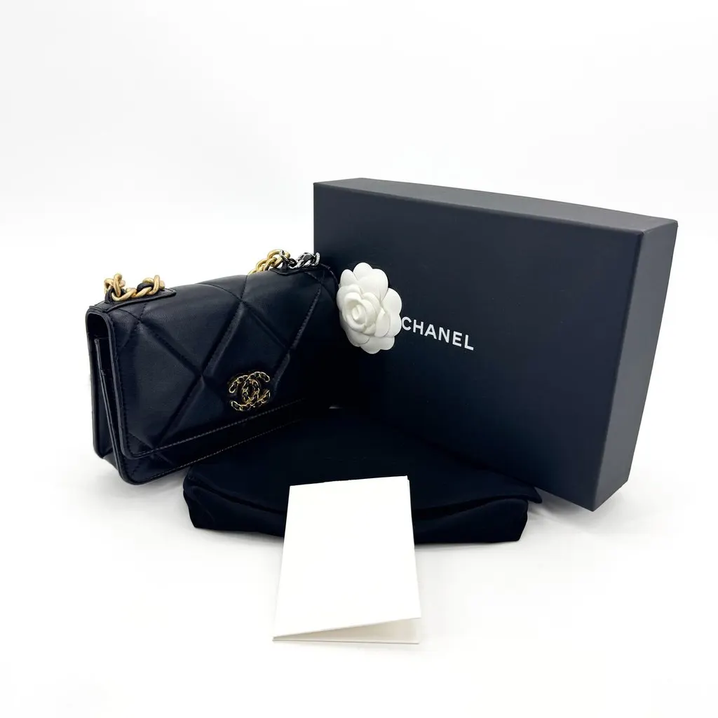 Chanel 19 Wallet on Chain Lambskin Black Black Leather Very good - Back View