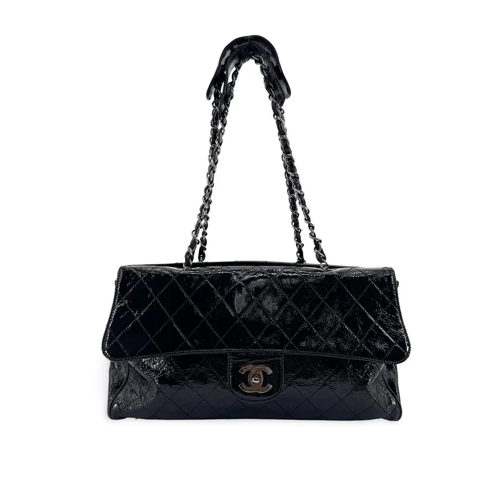 Chanel Patent Diamond Quilted Flap Shoulder Bag Black Black Leather Good - Front View