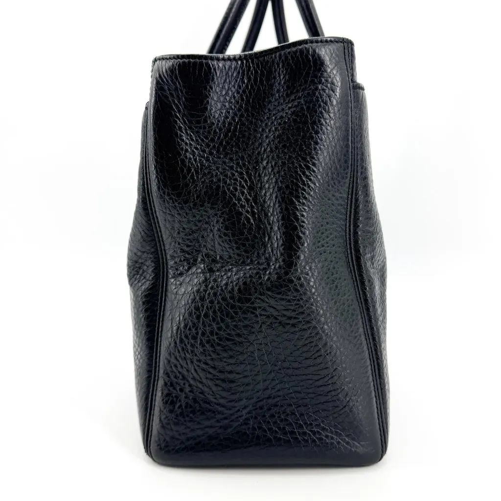 Chanel Executive Cerf Tote Bag Silver Hardware Black Black Leather Good - Model View