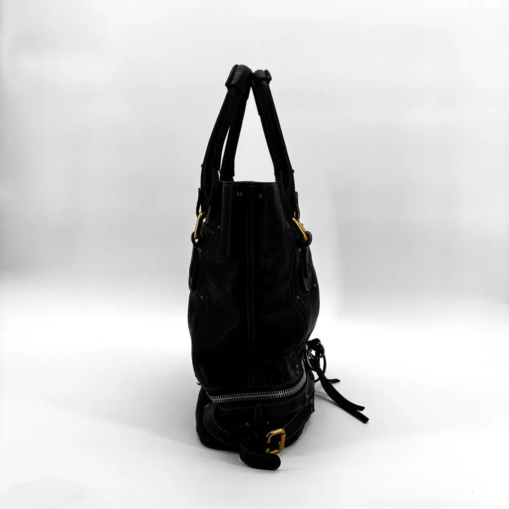 Chloé Bay Tote Bag Black Black Leather Good - Model View