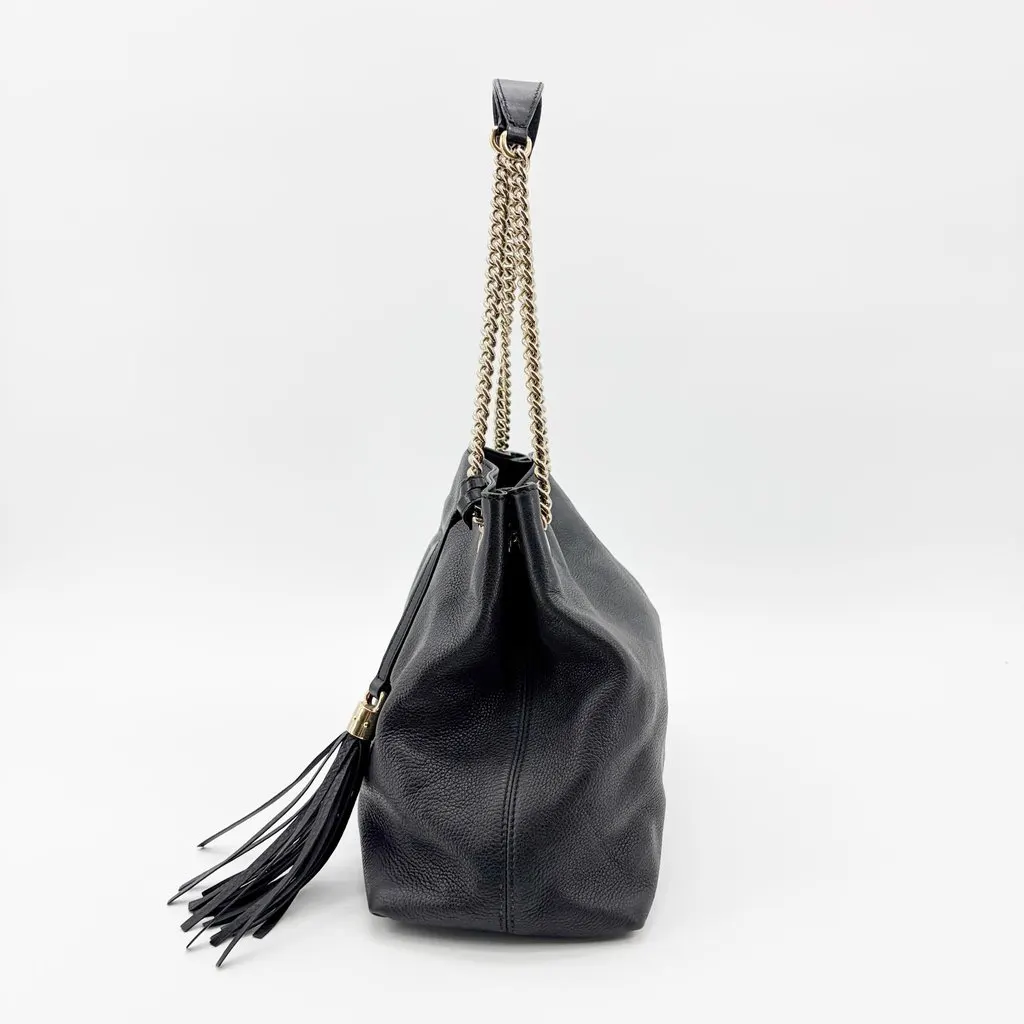 Gucci Soho Medium Chain Shoulder Bag Black Black Leather Good - Model View