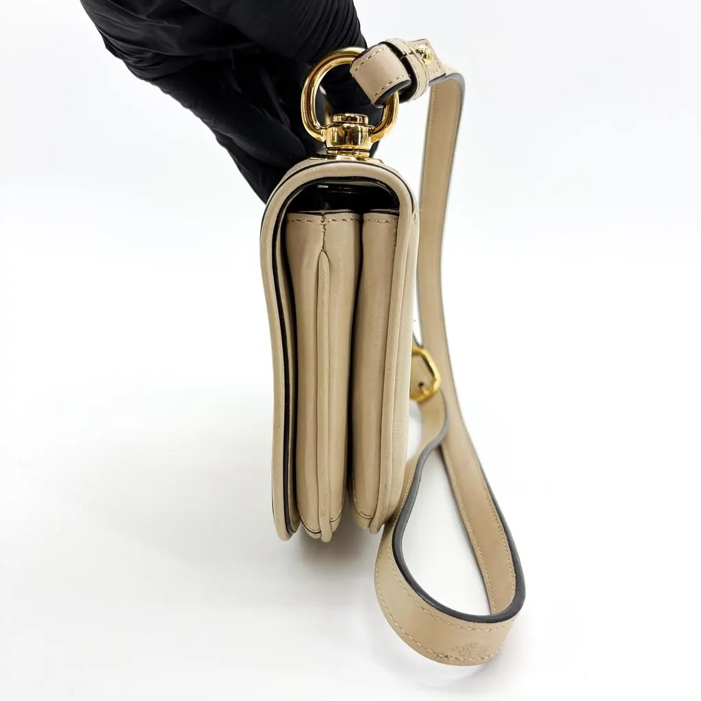 Gucci Blondie Small Shoulder Bag Beige Beige Leather Fair - Model View