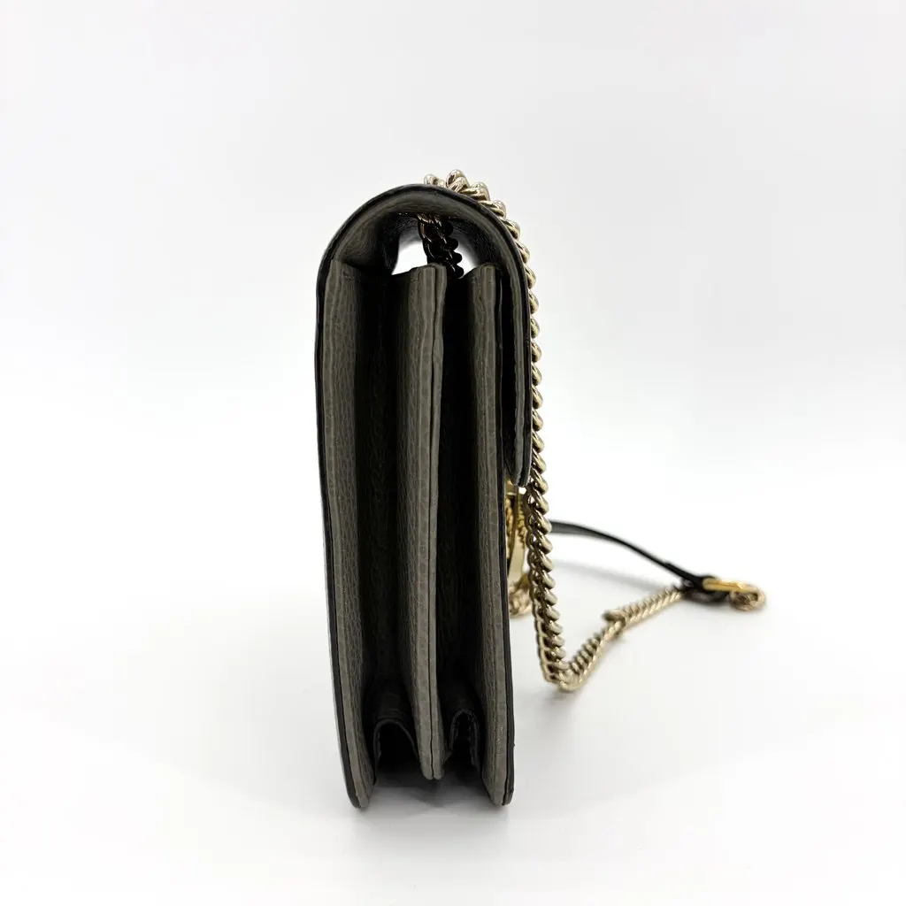 Gucci Interlocking G Chain Shoulder Bag Gray Gold Leather Fair - Model View