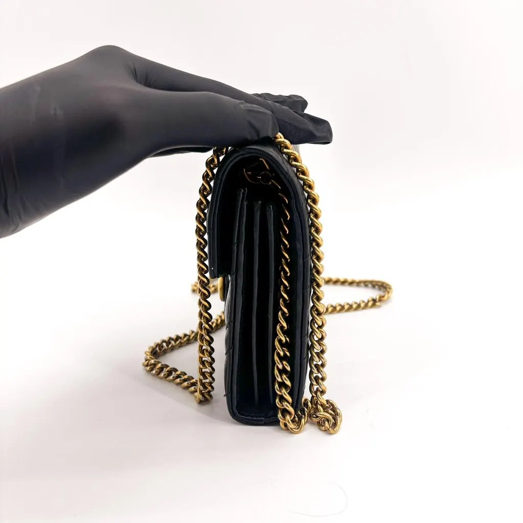 Gucci GG Marmont Matelasse Chain Shoulder Bag Black Black Leather Good - Model View