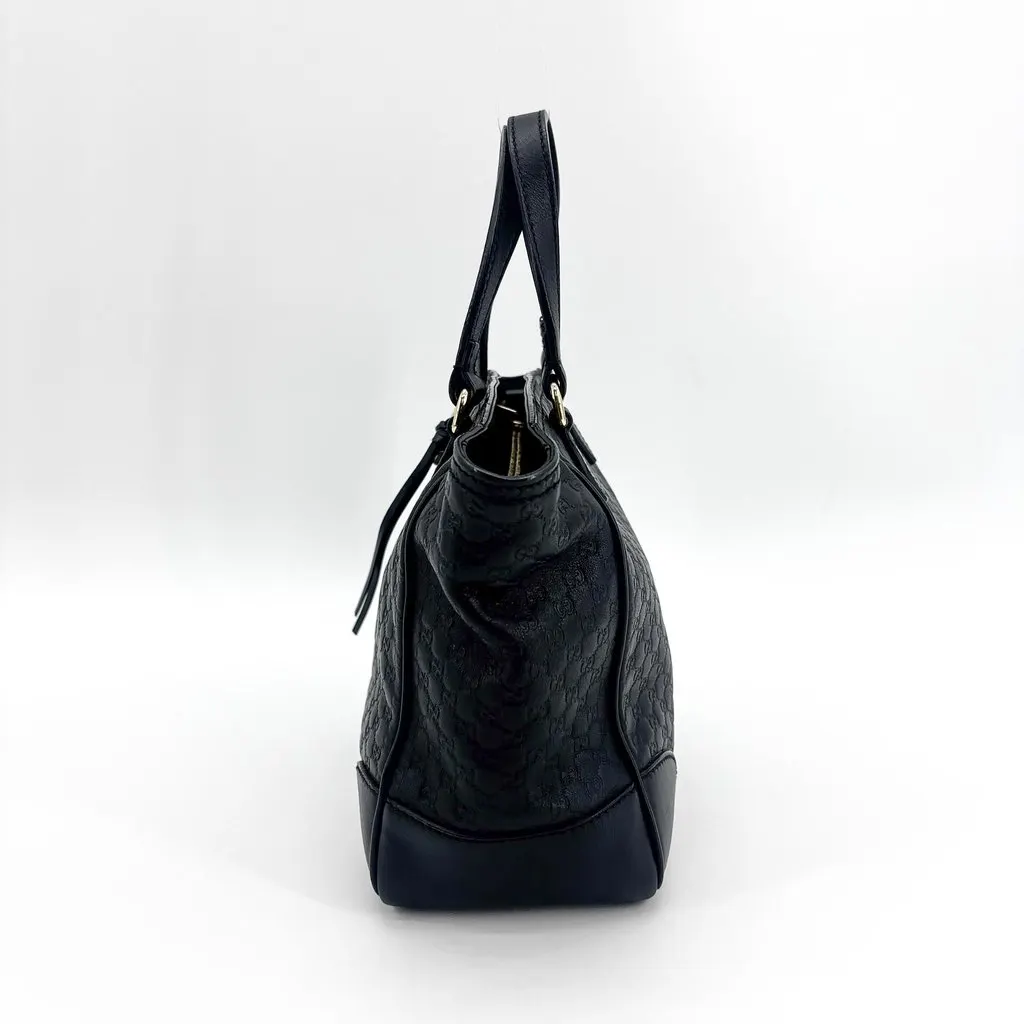 Gucci Microguccissima Bree Tote Bag Medium Black Black Leather Good - Model View