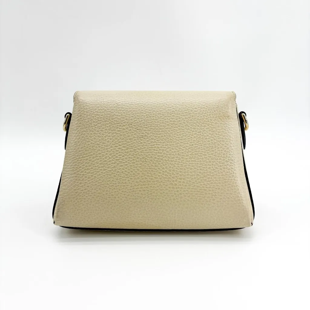 Gucci Interlocking G Chain Shoulder Bag Beige Beige Leather Good - Inside View
