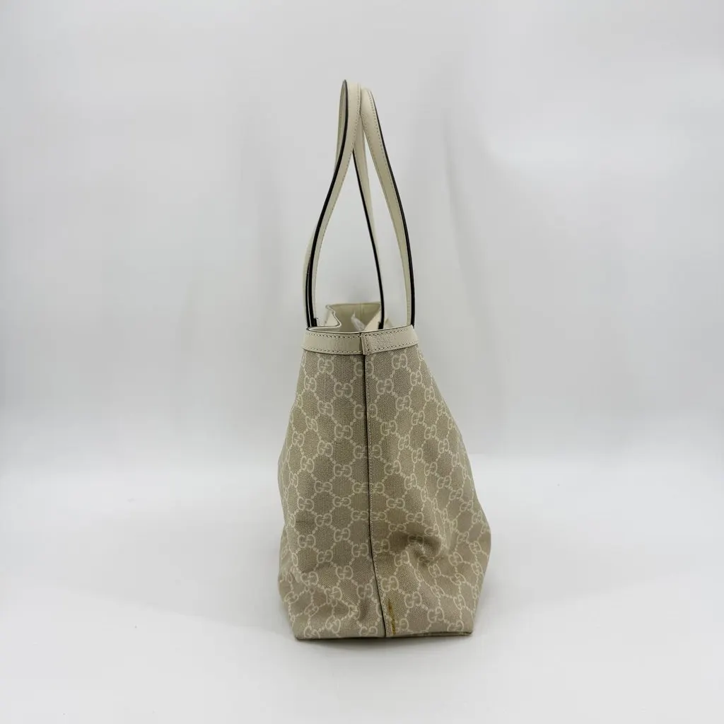 Gucci Ophidia GG Medium Tote Bag White Beige Canvas Fair - Model View