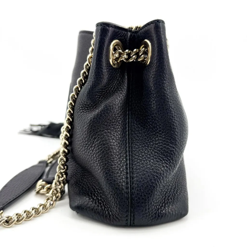 Gucci Soho Interlocking G Chain Shoulder Bag Small Black Black Leather Very good - Model View