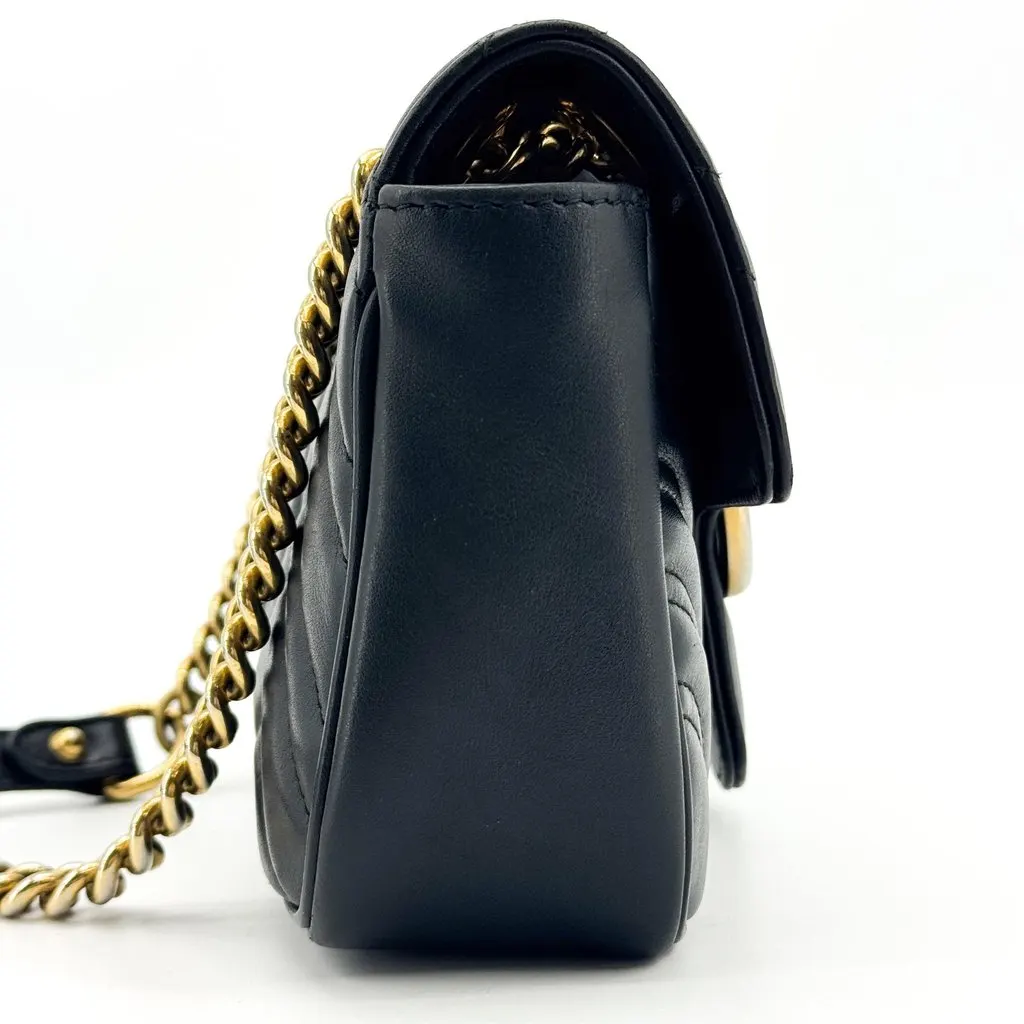 Gucci GG Marmont Super Mini Matelasse Shoulder Bag Black Black Leather Very good - Model View