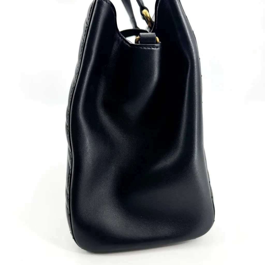 Gucci GG Marmont Matelasse Medium Tote Bag Black Black Leather Very good - Model View