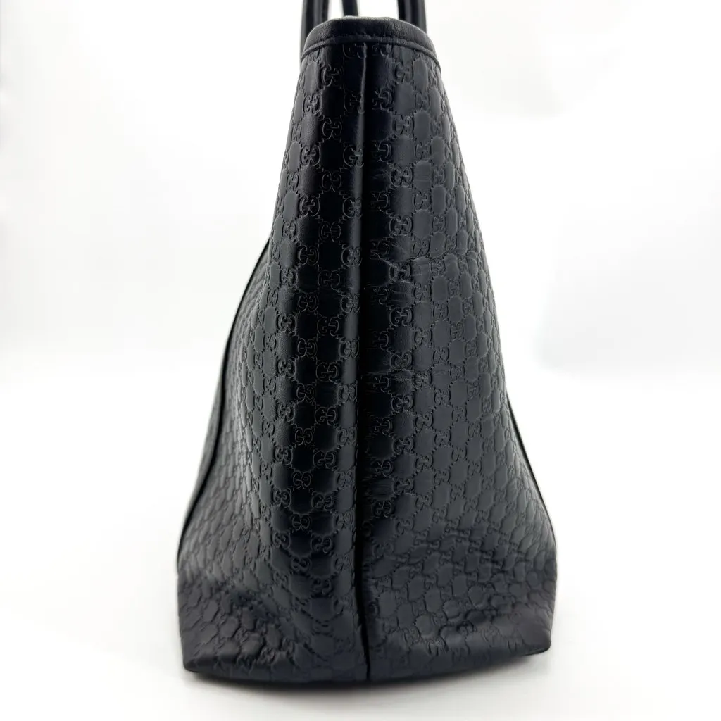 Gucci Microguccissima Tote Bag Black Black Leather Very good - Model View