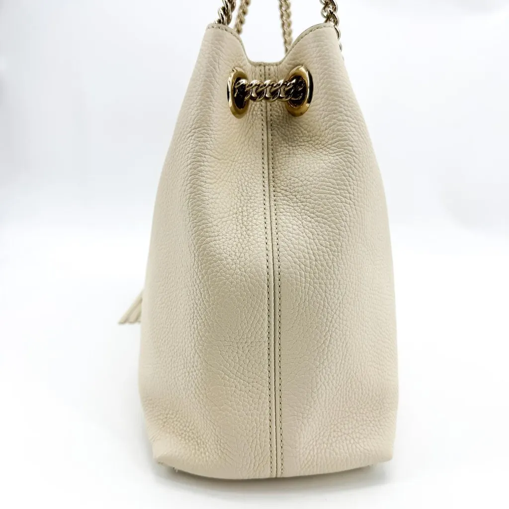 Gucci Soho Interlocking G Chain Shoulder Bag Beige Beige Leather Good - Model View