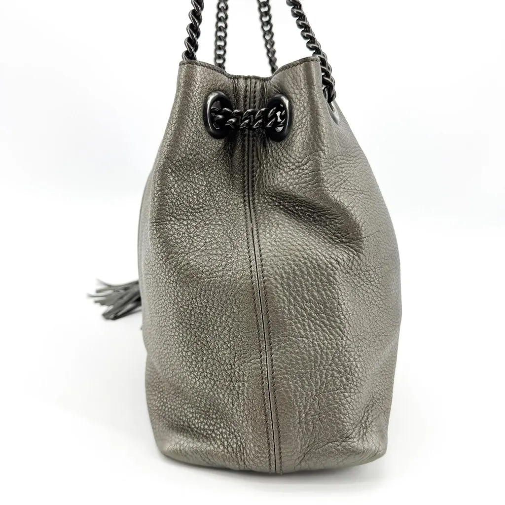 Gucci Soho Interlocking G Chain Shoulder Bag Metallic Dark Gray Silver Leather Good - Model View