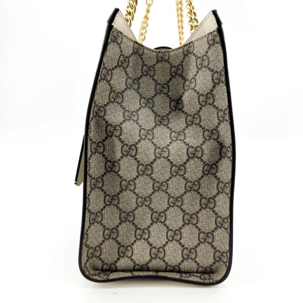 Gucci Padlock GG Medium Shoulder Bag White Beige Canvas Very good - Model View
