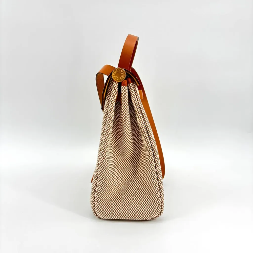 Hermès Herbag Zip 31 Ecru Gold Beige Canvas Very good - Model View