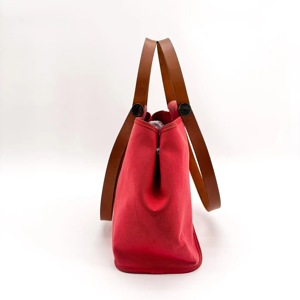 Hermès Cabag 39 Tote Bag in Bougainvillea Canvas Brown Canvas Good - Model View