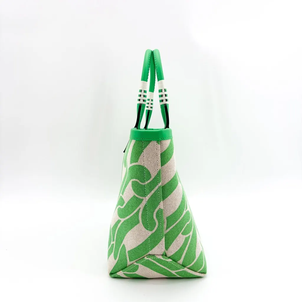 Hermès Steeple 28 Tote Bag Ecru Green Beige Canvas Very good - Model View