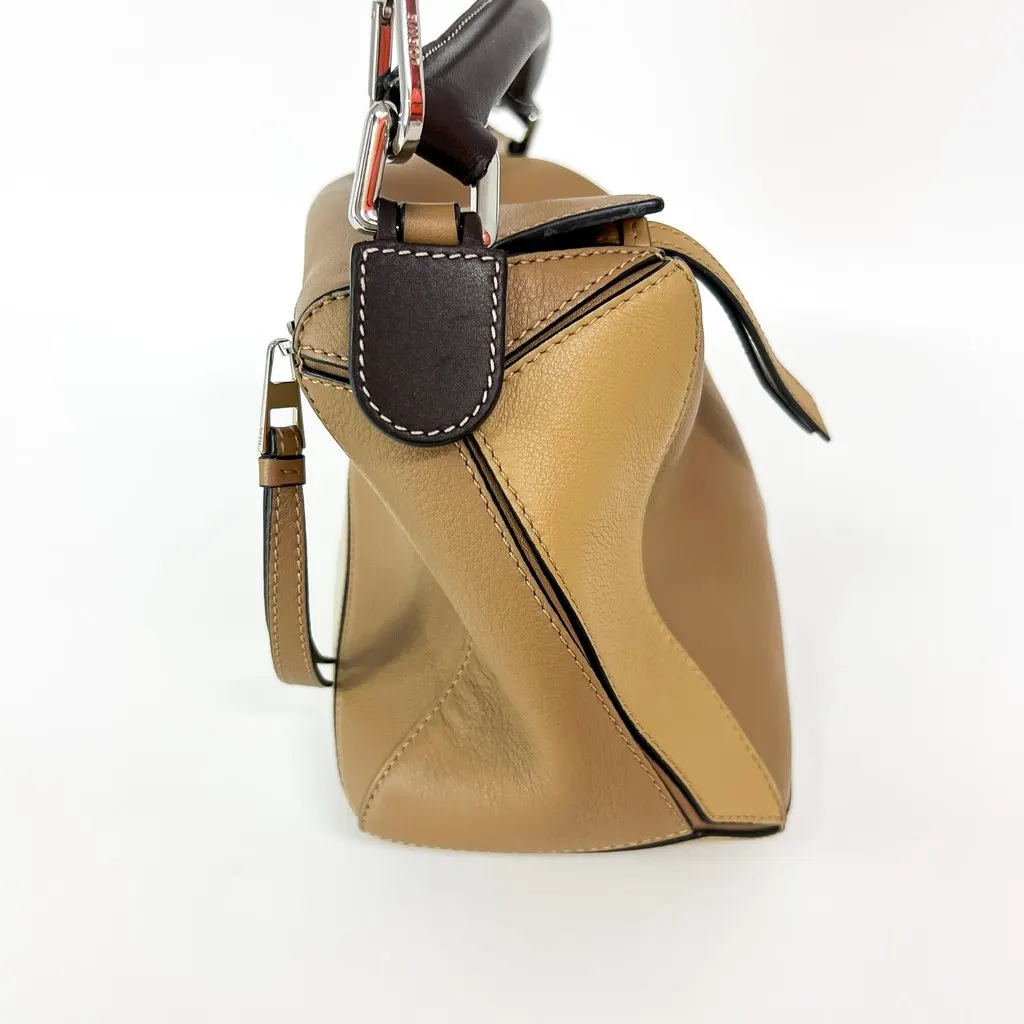 Loewe Small Puzzle Bag Soft Grain Calfskin Sand/Mink/Light Oat Beige Leather Very good - Model View