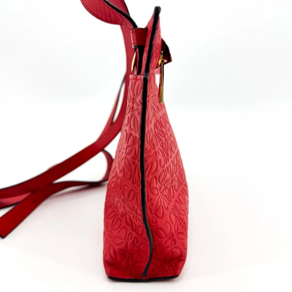 Loewe Repeat Anagram Leather Clutch Bag Red Red Leather Very good - Model View