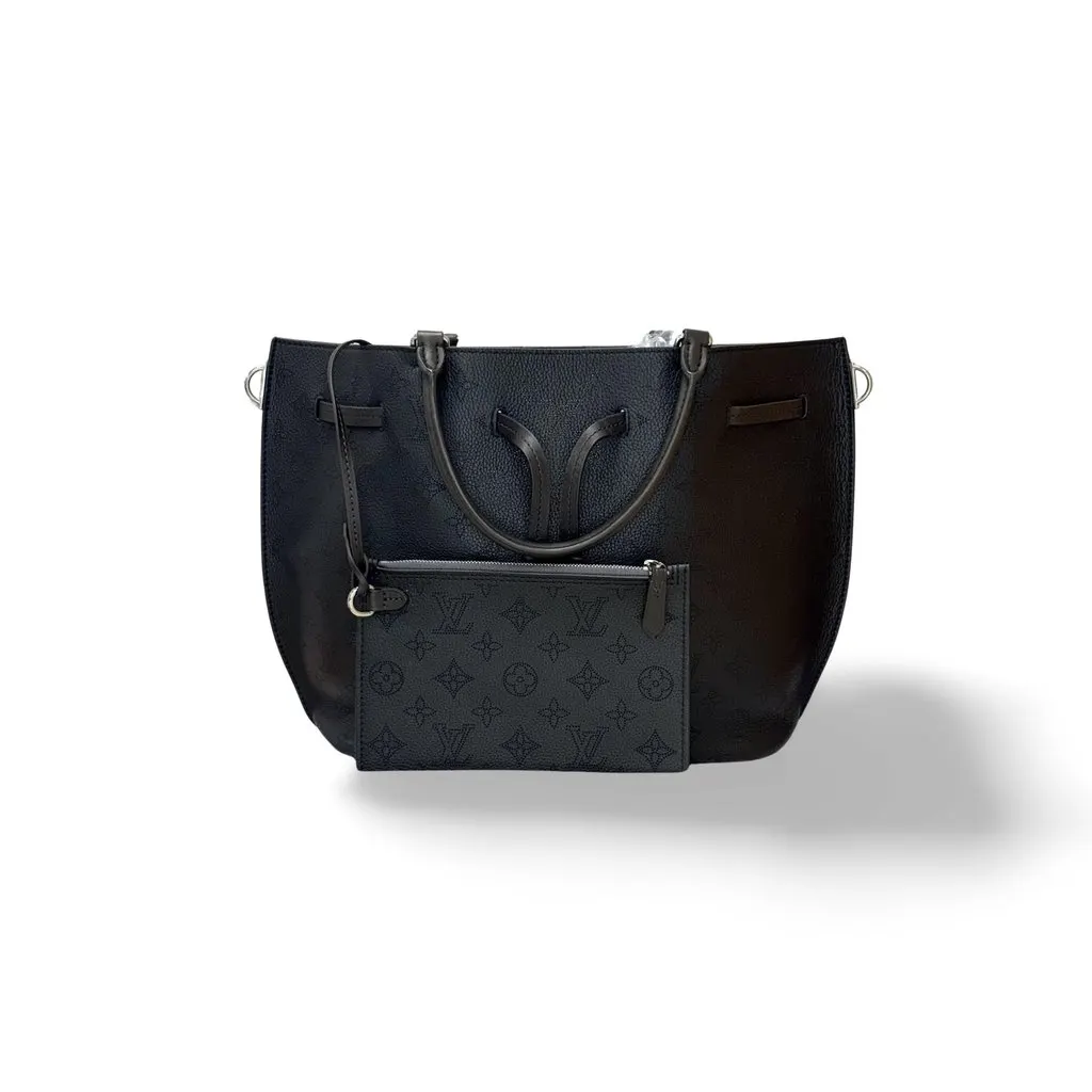 Louis Vuitton Girolata Black M54402 GIROLATA MAHINA NOIR Black Leather Good - Front View
