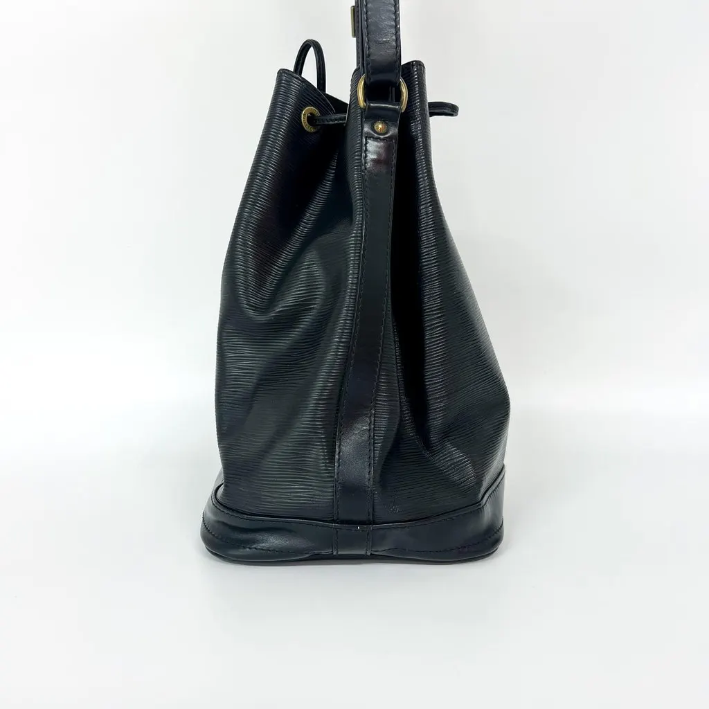 Louis Vuitton Epi Noé Black Black Leather Good - Inside View
