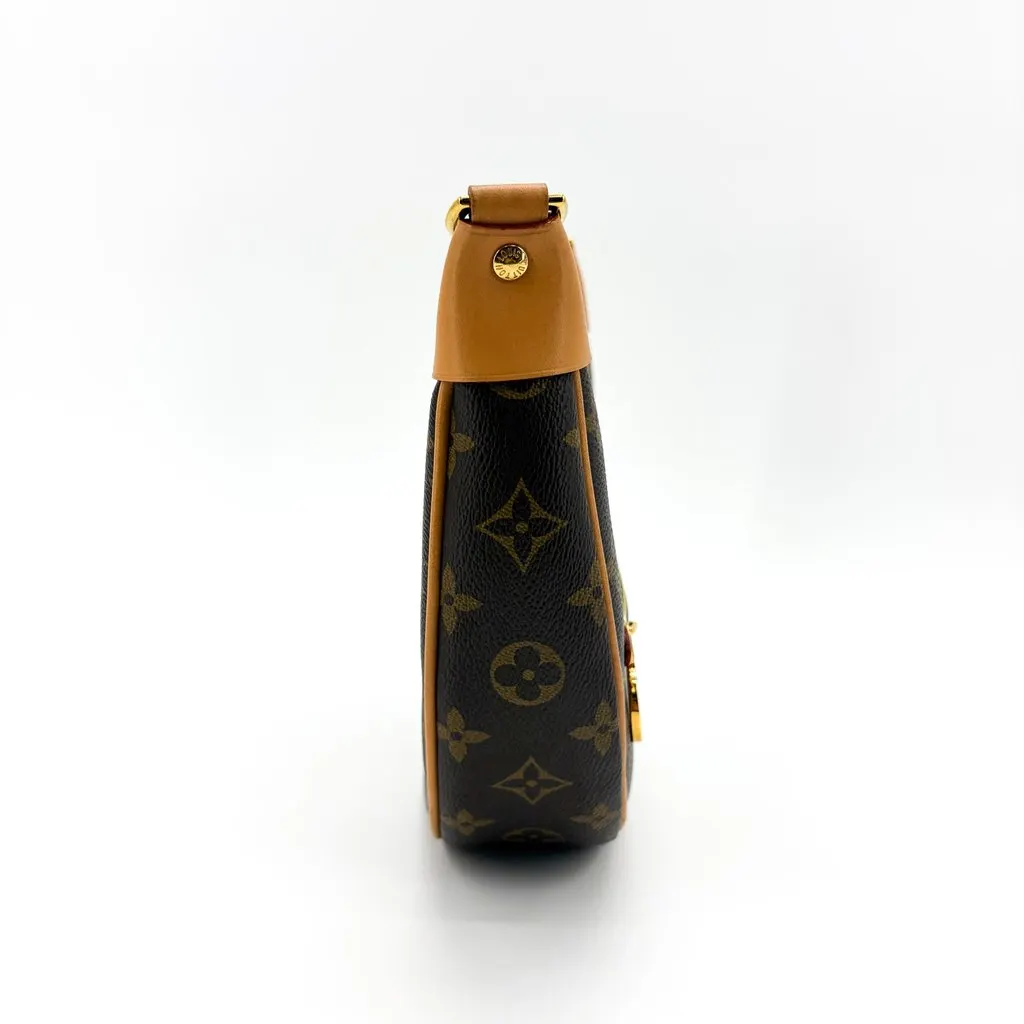 Louis Vuitton Loopback Monogram Beige Canvas Very good - Model View