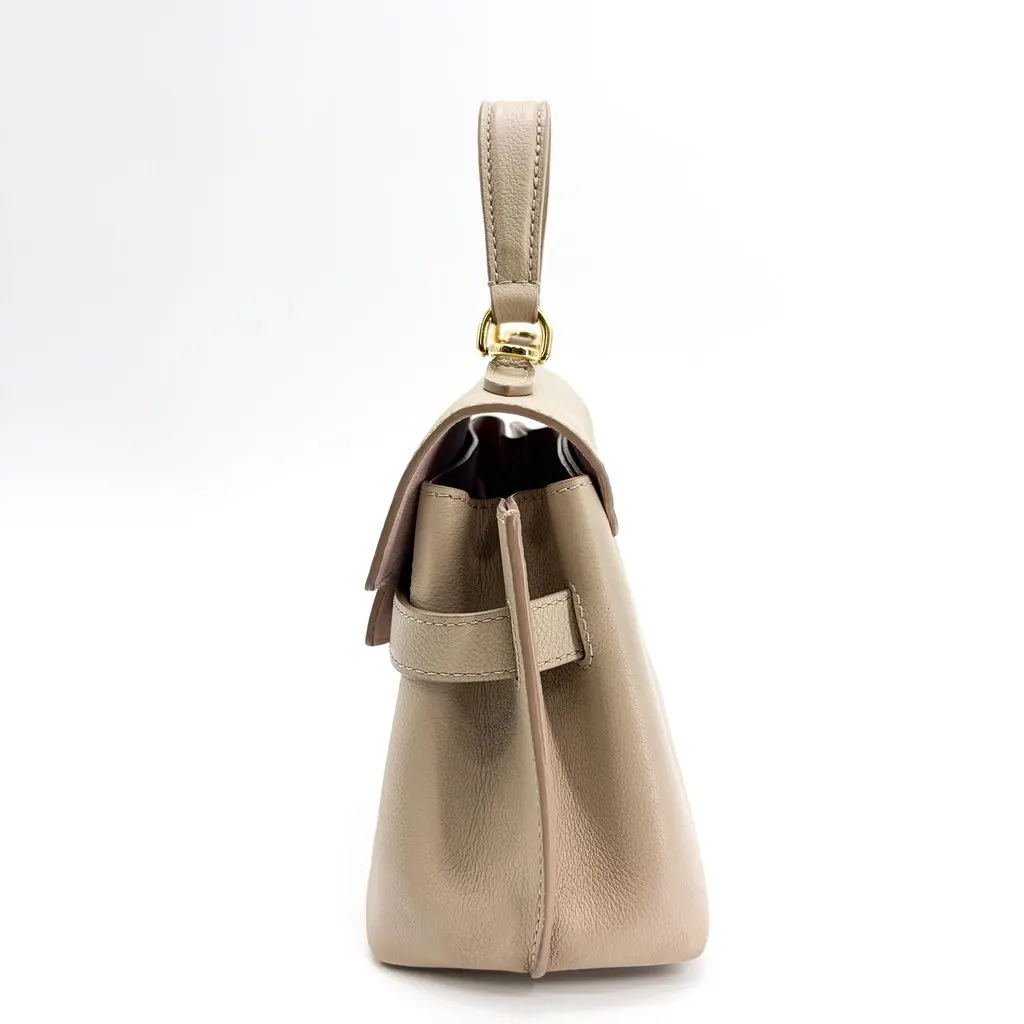 Louis Vuitton Lockme Ever BB Galle Gold Beige Leather Good - Model View