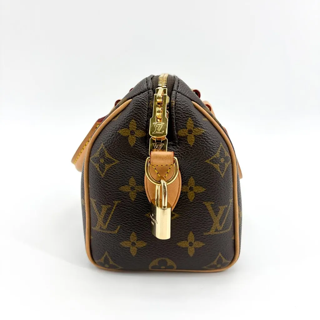 Louis Vuitton Speedy Bandouliere 20 Monogram Beige Canvas Very good - Model View