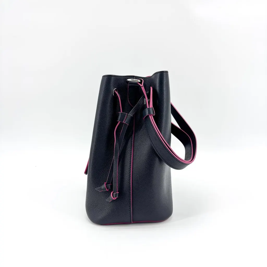 Louis Vuitton Lockme Bucket NV Marine Rouge Navy Leather Very good - Model View