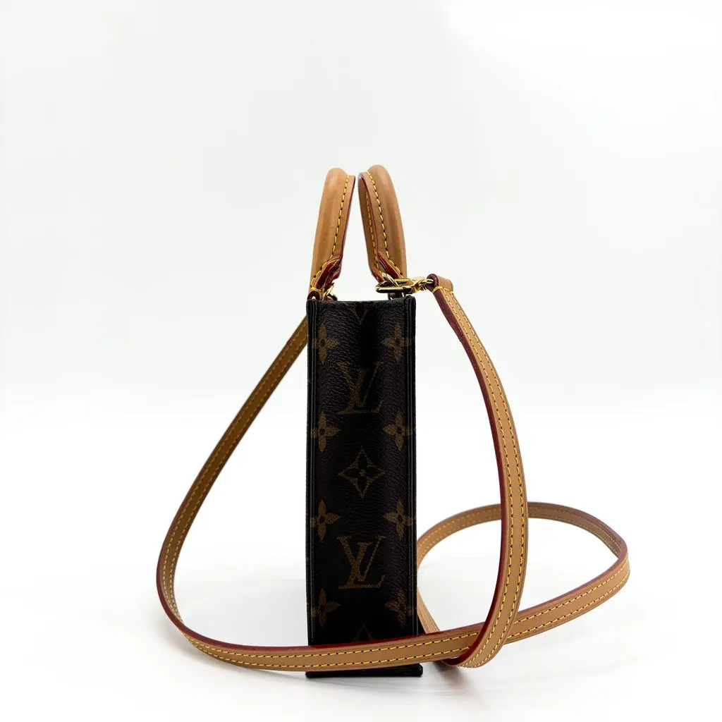 Louis Vuitton Petit Sac Plat Monogram Beige Canvas Very good - Model View