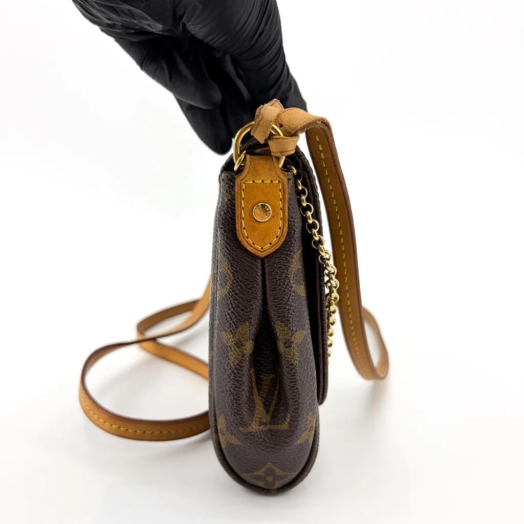 Louis Vuitton Monogram Favorite PM Brown Canvas Fair - Model View