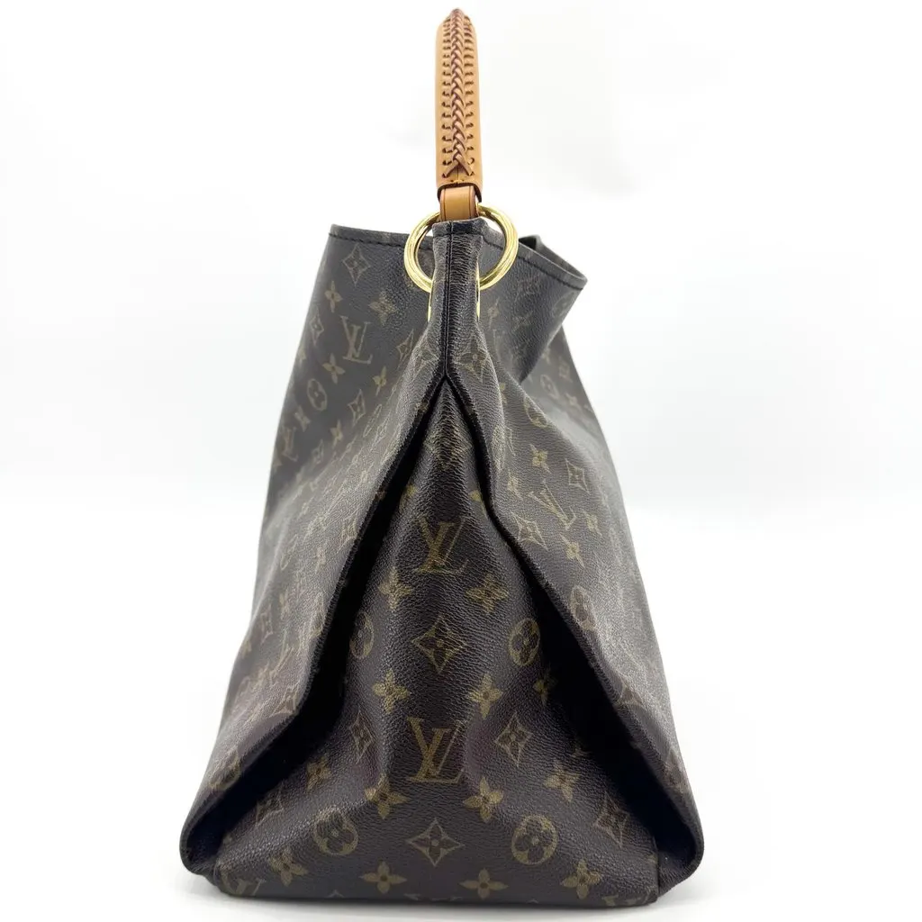 Louis Vuitton Artsy MM Monogram Beige Canvas Good - Model View