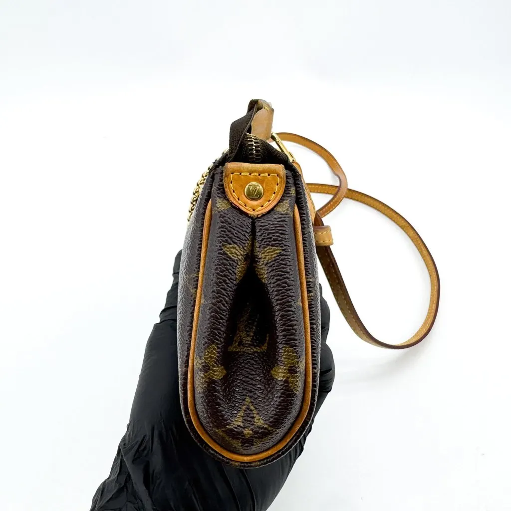 Louis Vuitton Monogram Eva Clutch Brown Canvas Very good - Model View