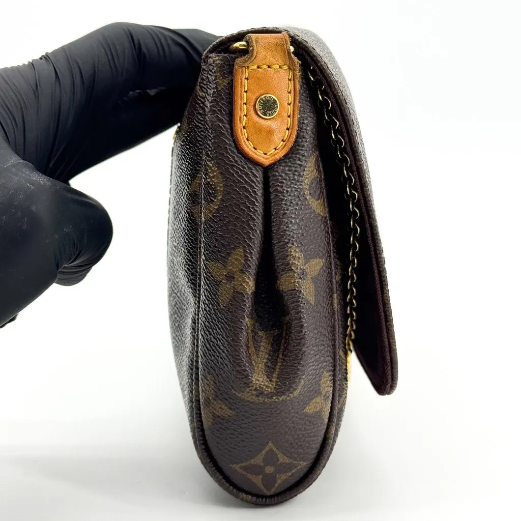 Louis Vuitton Favorite MM Monogram Brown Canvas Good - Model View
