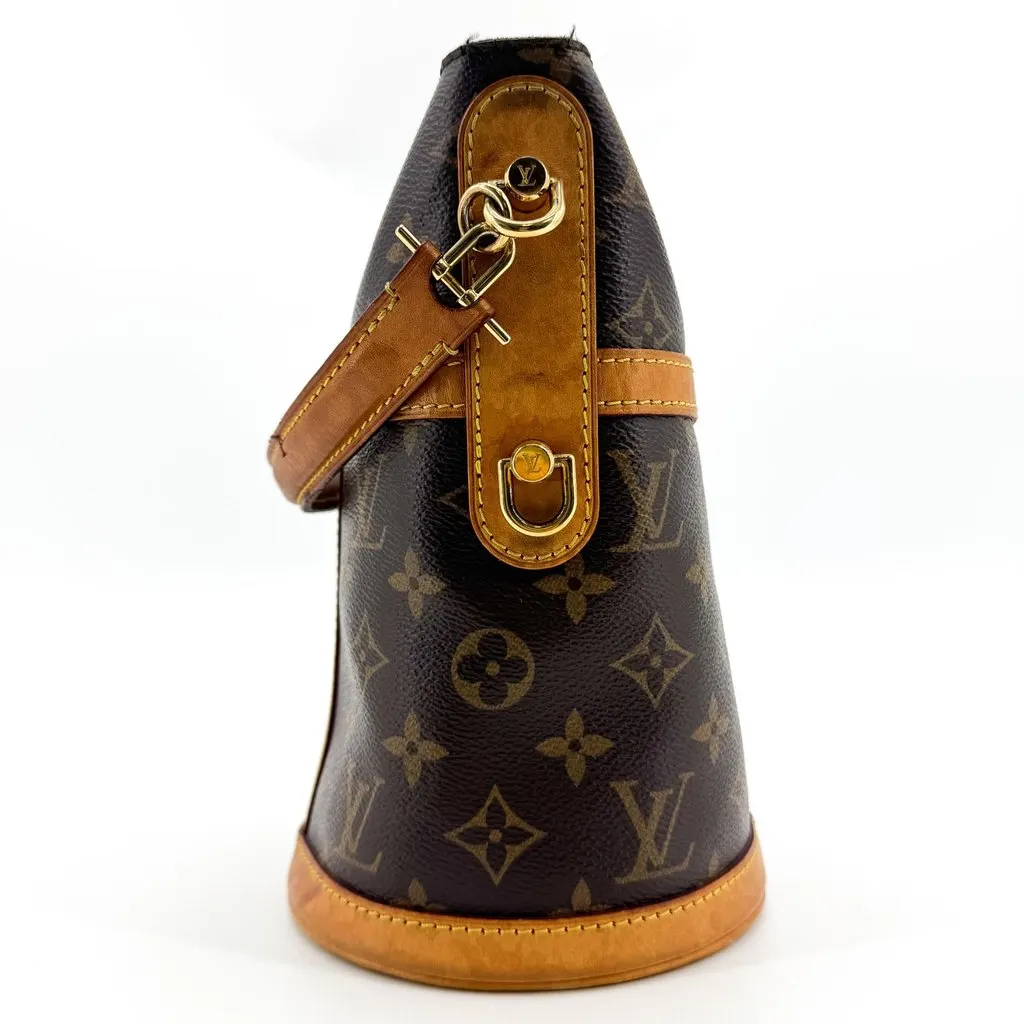 Louis Vuitton Monogram Double Blason Shoulder Bag Beige Canvas Fair - Model View