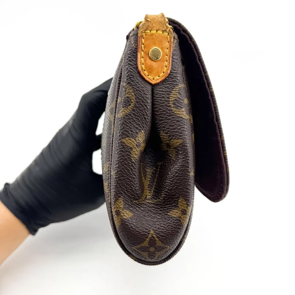 Louis Vuitton Monogram Favorite PM Brown Canvas Fair - Model View