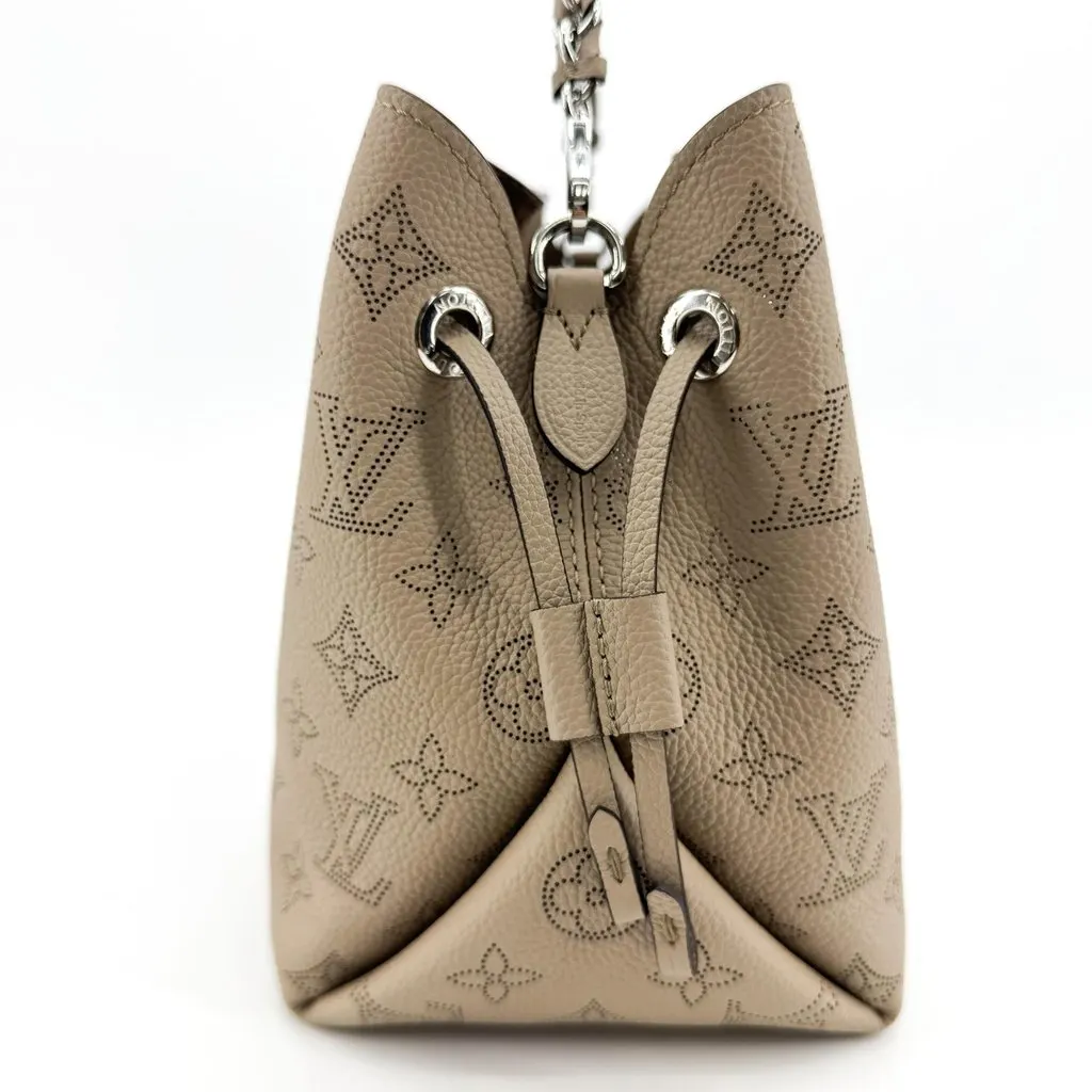 Louis Vuitton Mahina Bella Galet Beige Leather Very good - Model View