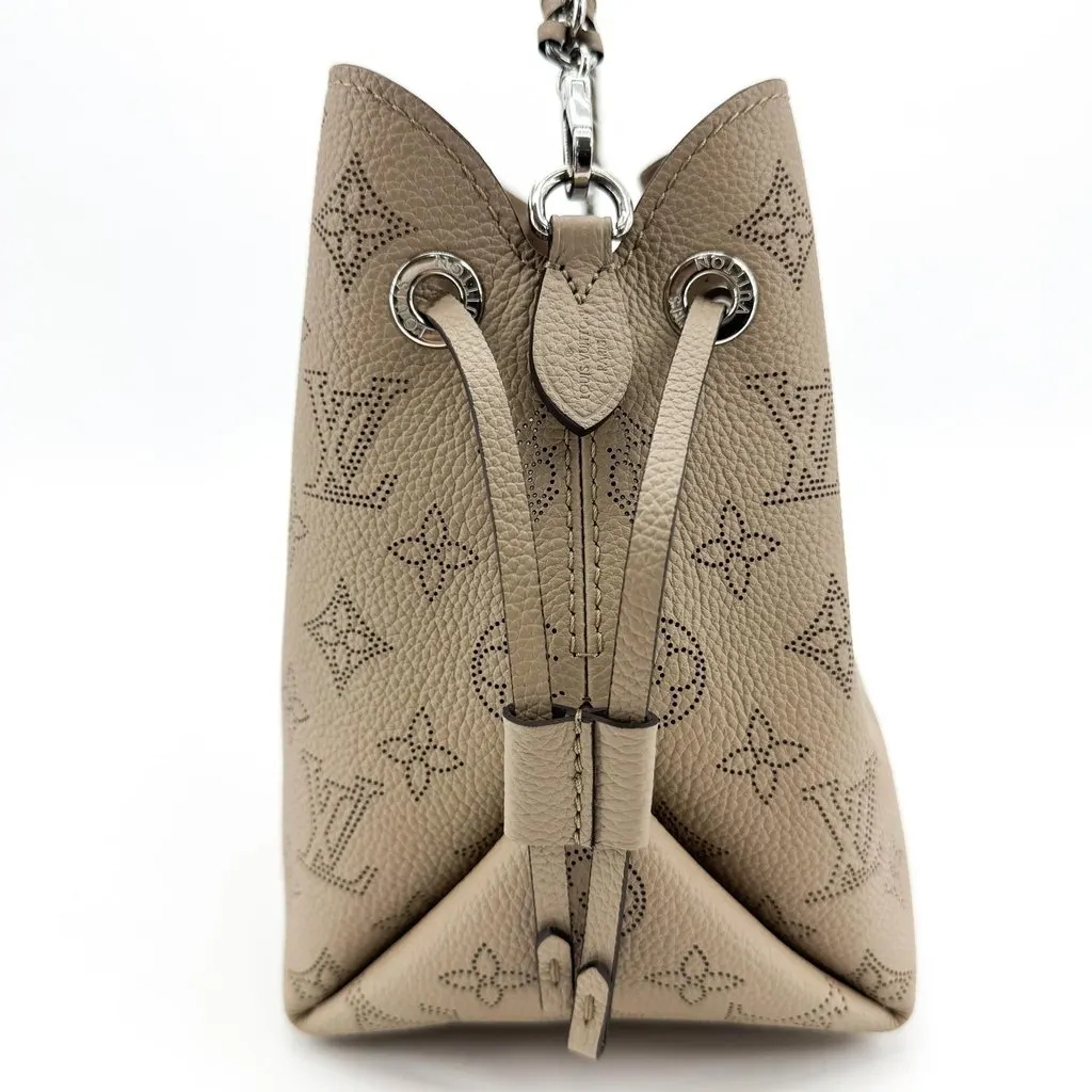 Louis Vuitton Mahina Bella Galet Beige Leather Very good - Box View