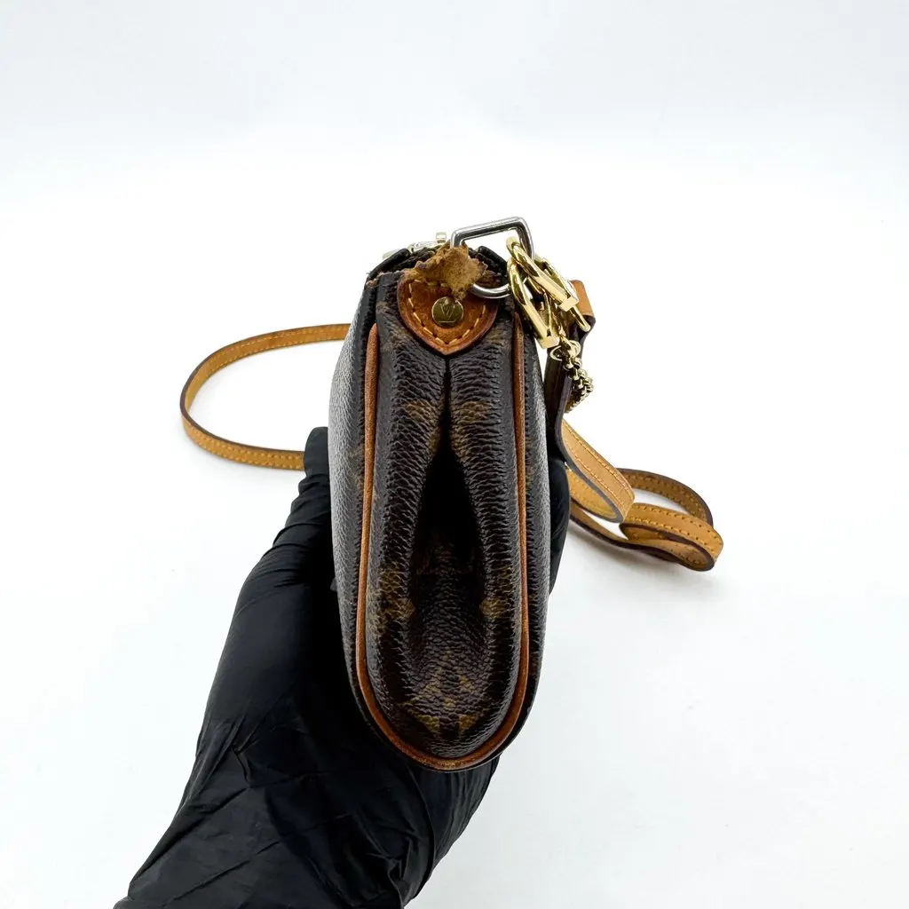 Louis Vuitton Monogram Eva Clutch Brown Canvas Good - Model View