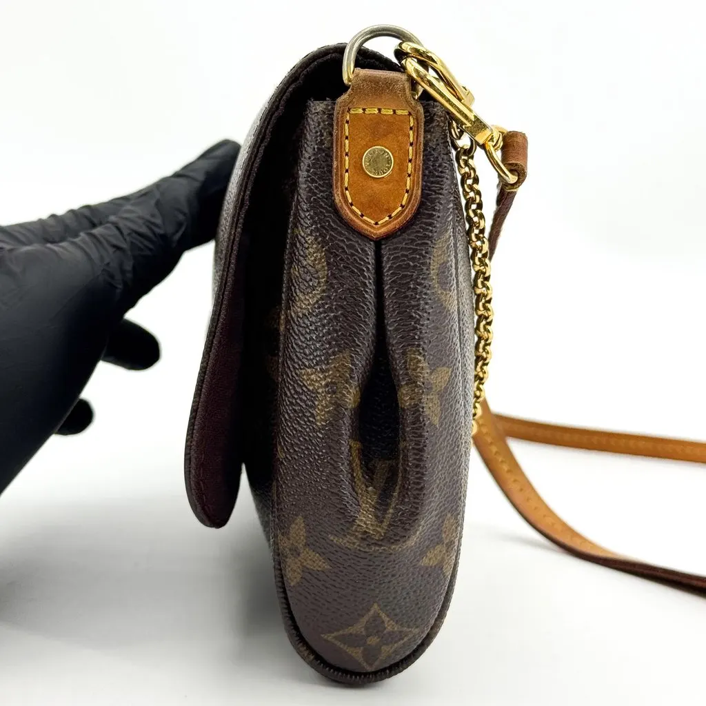 Louis Vuitton Monogram Favorite PM Gold Brown Canvas Good - Model View