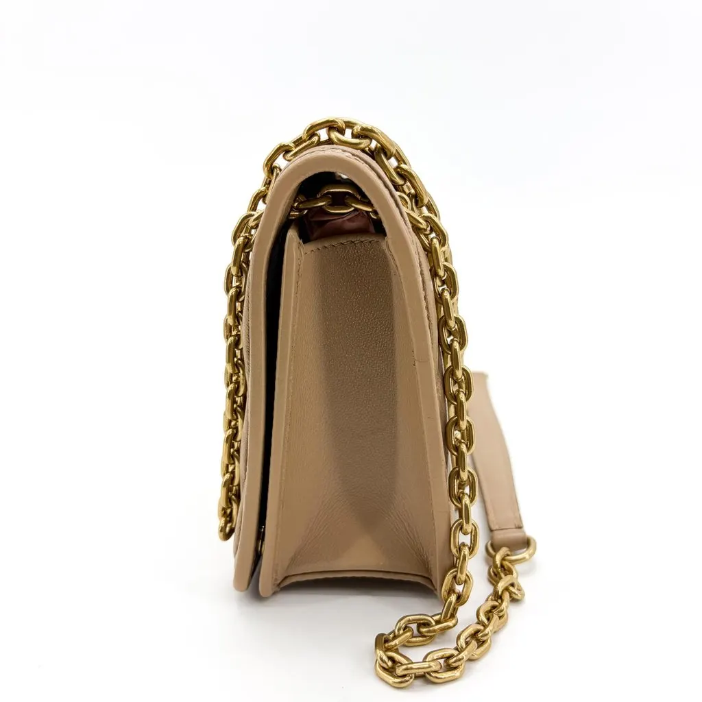 Miu Miu Matelassé Napa Leather Shoulder Bag Oak Beige Leather Very good - Model View